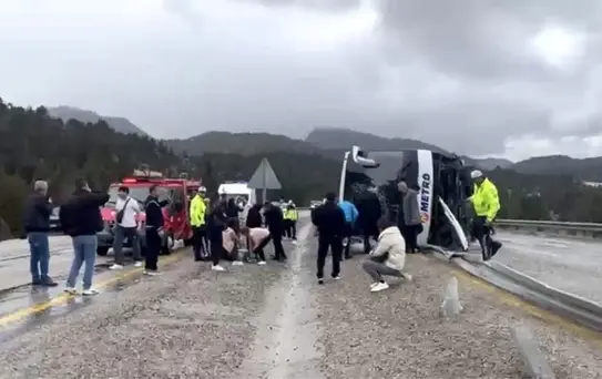 Konya'da Otobüs Devrildi: Çok Sayıda Yaralı