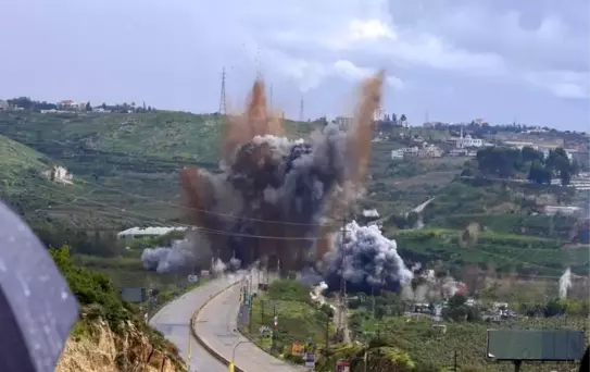 Lübnan Cumhurbaşkanı'ndan İsrail Saldırılarına Kınama