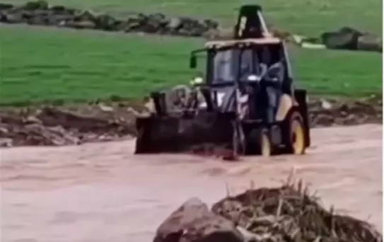 Mardin'de Sağanak, Dünyanın En Uzun Adamını Mahsur Bıraktı