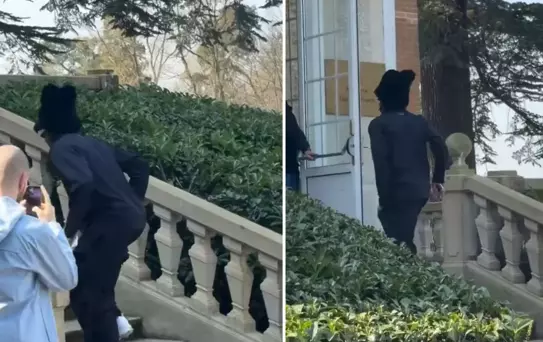 Olise'nin giyim tarzına bakın