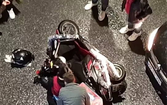 Kapaklı'da Motosikletli Kurye Yaralandı