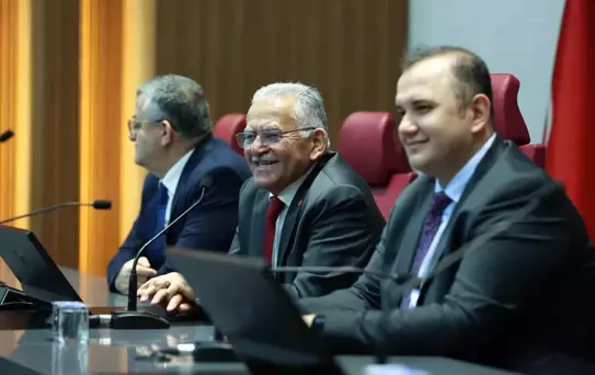 Personeliyle bayramlaşan Başkan Büyükkılıç: 'Kayseri Büyükşehir bir marka'