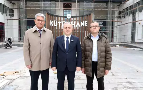 Rektör Prof. Dr. Altun, yenileme çalışması devam eden kütüphane binasını inceledi