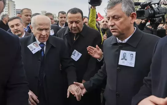 Şehit cenazesinde dikkat çeken anlar! Özel ile Bahçeli yan yana