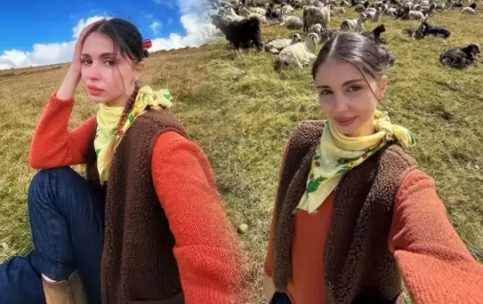 Zeynep Atılgan'ın derin yırtmaçlı pozundaki ayrıntı olay oldu