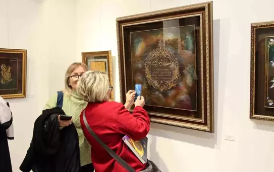 Bursa'da geleneksel sanatlara anlamlı katkı: 'Zer-i Nâb' Tezhip Sergisi açıldı