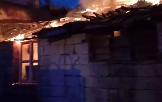 Dörtyol'da metruk bina yangını