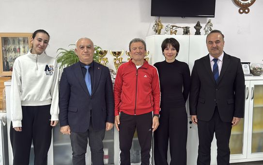 Beden Eğitimi Öğretmeni Bektaş Emekli Oldu