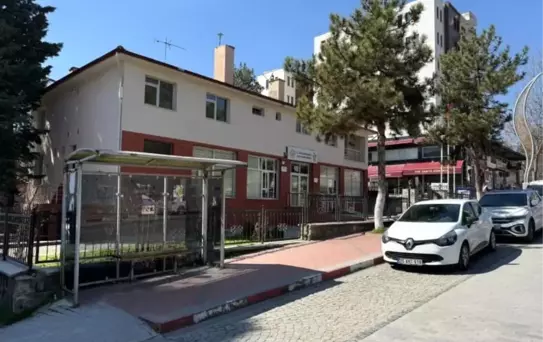 Gediz'de şehrin kalbindeki bina belediyeye kazandırıldı