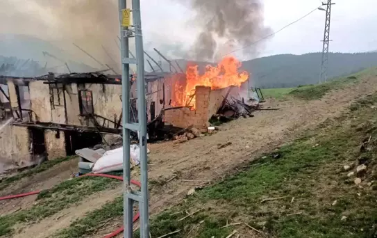 Karabük'te Yangın: Ahşap Ev Kullanılamaz Hale Geldi