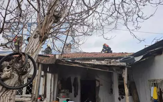 Kayseri'de Ev Yangını: 6 Aylık Bebek Hastaneye Kaldırıldı