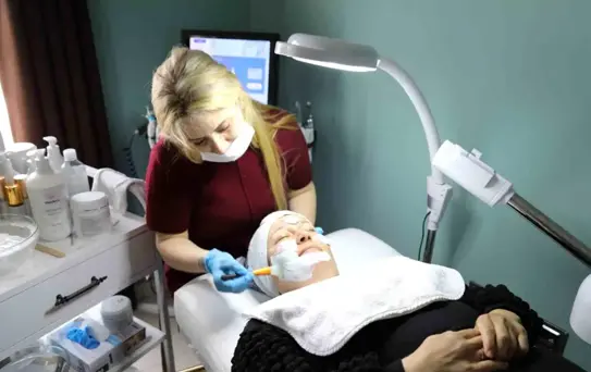 Marmaris'te kadın saha personeline ücretsiz cilt bakımı