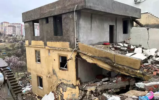 Besni'de Aşırı Yağışlar Bini Çöktürdü