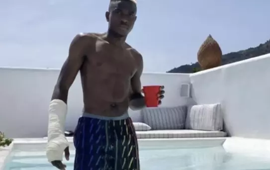 Tartışma yaratan kare! Ne yapıyorsun Osimhen