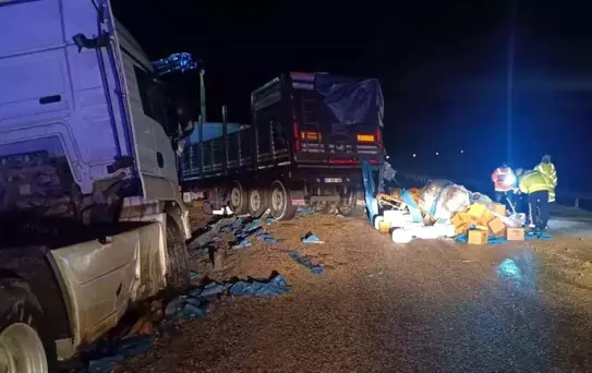 Antalya'da Tır Devrildi: 1 Yaralı