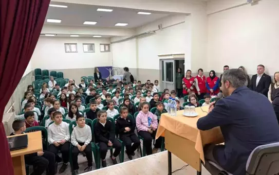 Başkan Çetinkaya'dan miniklere yerel yönetim dersi