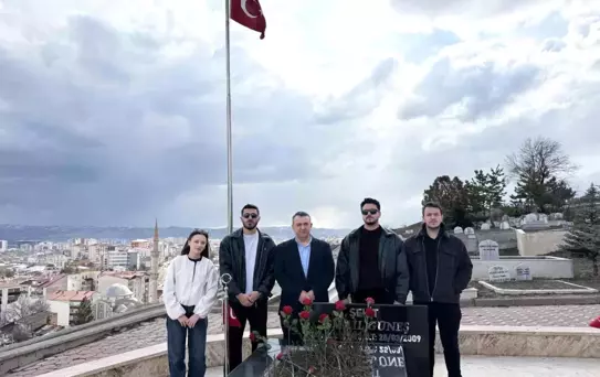 Güneş mezarı başında anıldı