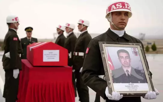 Şehit Akarsel'in naaşı memleketine uğurlandı