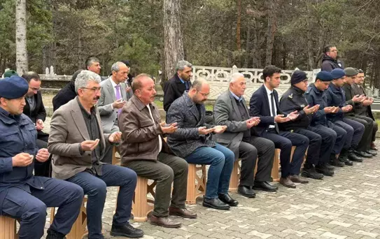 Şehit Hava Pilot Teğmen Yavuz Eracar kabri başında anıldı