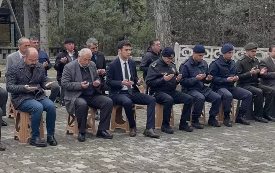 Hava Pilot Teğmen Yavuz Eracar, Mezarı Başında Anıldı