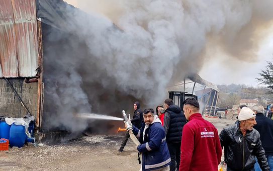 Bolu'da Depoda Yangın Çıktı