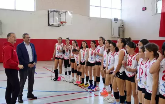 Ayvalıkgücü Belediyesporlu filenin sultanlarından büyük başarı