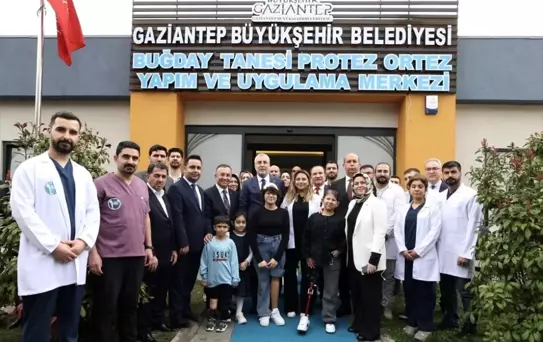 Bakan Işıkhan, Gaziantep Protez-Ortez Merkezi'nde engelli bireylerle bir araya geldi