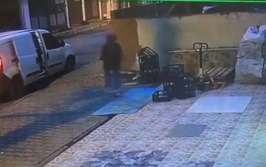 İstanbul'da Hırsızlık Girişimleri Güvenlik Kamerasında