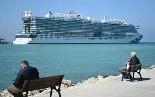 Kruvaziyer Gemisi Kuşadası'na Geldi