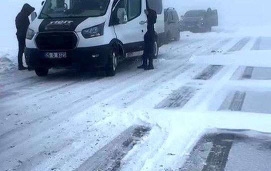 Palandöken'de Mahsur Kalmış Araçlar
