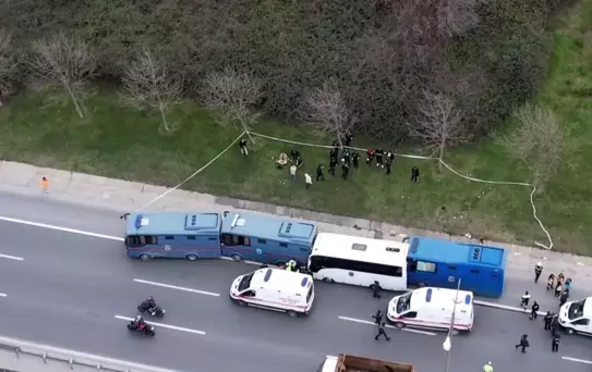 Başakşehir'de Cezaevi Araçları Zincirleme Kaza Geçirdi