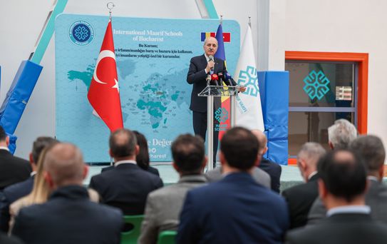 Kurtulmuş Bükreş'te Türk Toplumu ile Buluştu