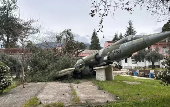 Denizli'de Kuvvetli Rüzgar Hayatı Olumsuz Etkiledi