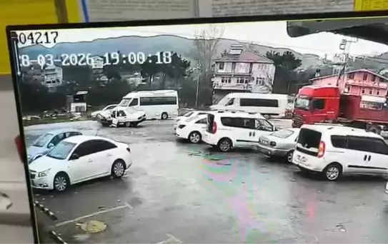 Ereğli'de İşçi Servisi ile Otomobil Çarpıştı: 7 Yaralı