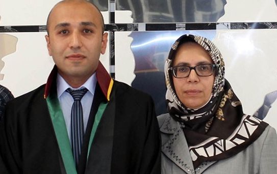 Tek bir pişmanlık belirtisi göstermedi! Annesini döve döve öldüren avukatın cezası belli oldu