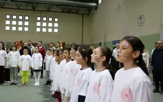 İpek Soylu'dan Dezavantajlı Çocuklara Tenis Desteği