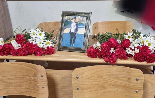 Kazada ölen Bülent Umut'u arkadaşları, sırasına çiçek bırakıp andı