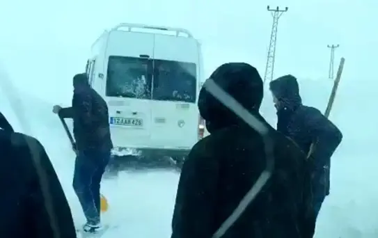 Hakkari'de Kar Mağdurlarına Kurtarma