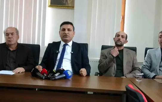 CHP, Malatya'da 2 belediye meclis üyesini ihraç etti