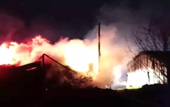 Eskipazar'da Yangın: Samanlık ve Odunluk Zarar Gördü