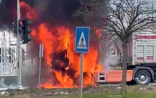 Samsun'da seyir halindeki tırın kupası alevlere teslim oldu