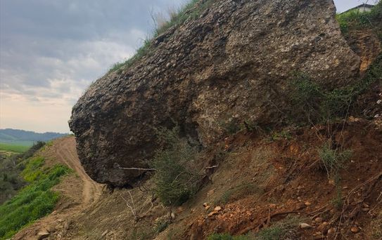 Aladağ'da Sağanak Kaya Yuvarladı
