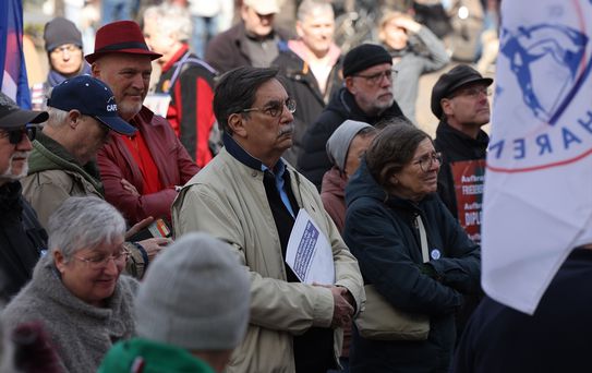 Volkswagen'in Silah Üretimi Protesto Edildi