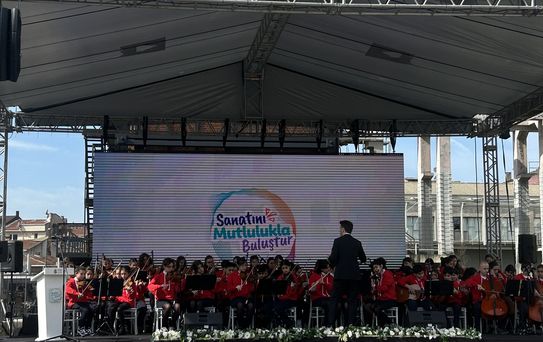 İstanbul’da Çocuk ve Gençlik Sanat Bienali Başladı