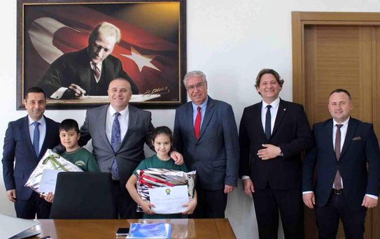 En çok kitap okuyan öğrencilere 'teşekkür' belgesi verildi