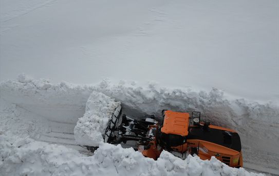 Erzincan'da Karla Mücadele Zorlu Geçiyor