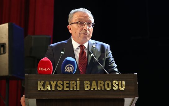 Kayseri'de Avukatlardan Konsere Özel Kutlama