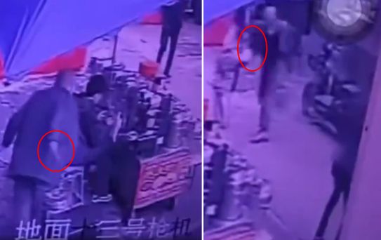 Kentin göbeğinde yürüyerek 4 kişiyi bıçakladı