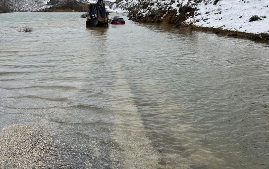 Hadim'de Suya Mahsur Kalan 4 Kişi Kurtarıldı