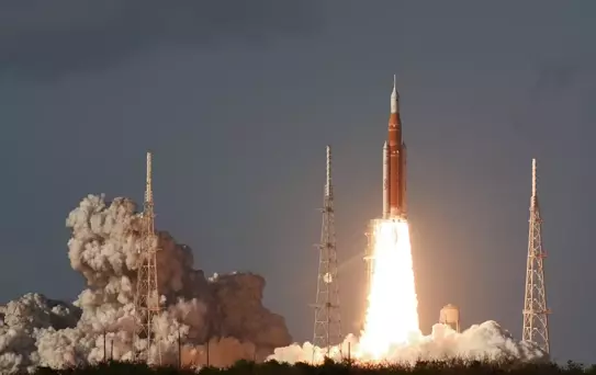 NASA, Ay'a İlk İnsanlı Uçuşu Başlattı